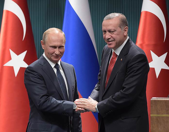 Президент России Владимир Путин (слева) и президент Турции Реджеп Тайип Эрдоган 