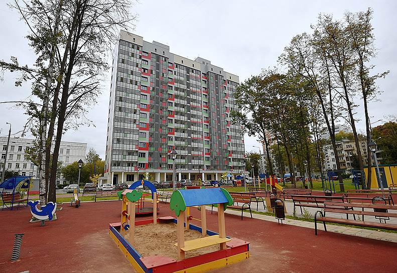 26 сентября. Определены 210 стартовых площадок для программы реновации в Москве. На следующий день в мэрии назвали первые 12 домов для переселения по программе