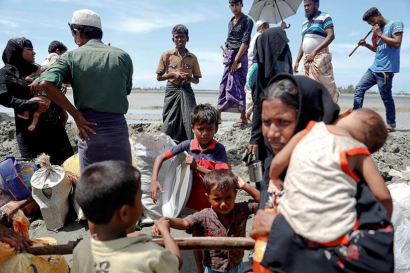 Текнаф, Бангладеш. Беженцы-рохинджа прибывают из Мьянмы 