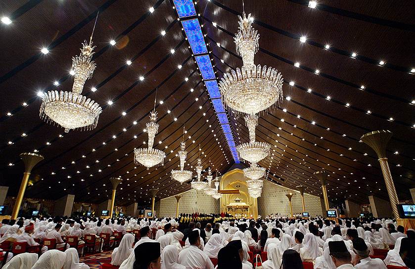 Большой банкетный зал дворца может одновременно принять 5 тыс. гостей