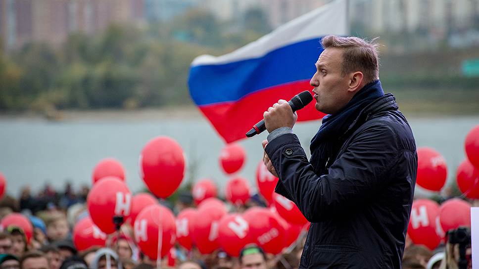 Как сторонники Алексея Навального требуют допустить политика на президентские выборы