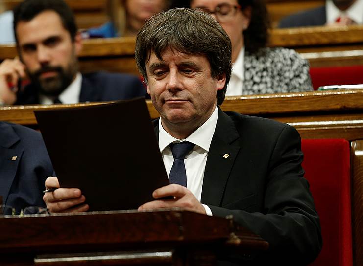 10 октября. Глава каталонского правительства Карлес Пучдемон неожиданно предложил приостановить ввод в действие декларации независимости Каталонии