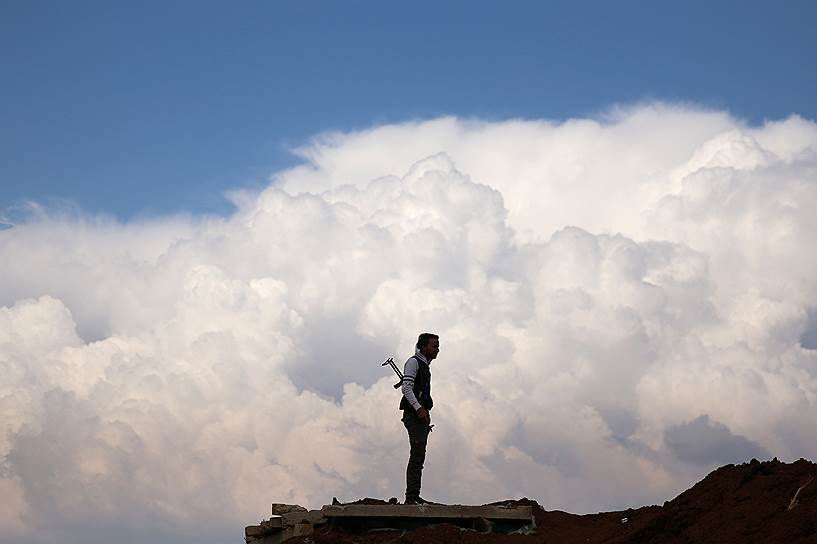 Даэль, Сирия. Участник «Свободной сирийской армии» на территории, контролируемой оппозицией