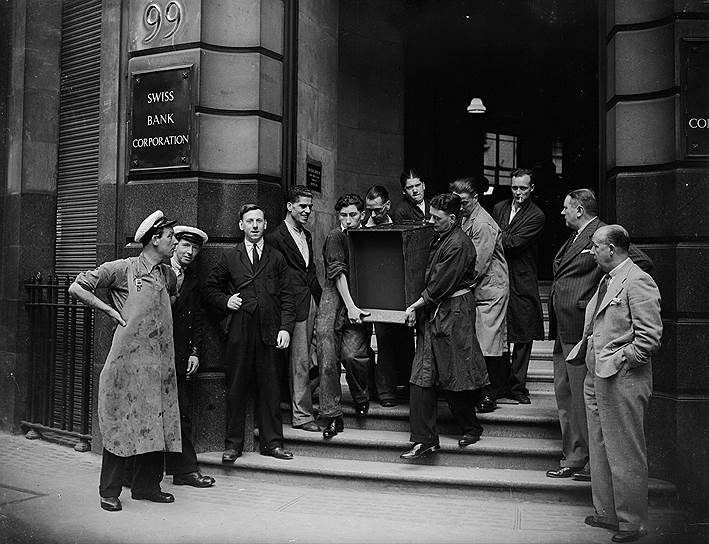 Непосредственно перед началом Второй мировой войны работники швейцарского офшорного бизнеса предпочли эвакуировать деньги из Лондона в Швейцарию