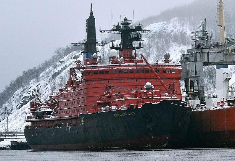 Атомный ледокол «Советский Союз» (Балтийский завод в Ленинграде) был введен в эксплуатацию в 1989 году. Его особенностью стало то, что судно можно было в короткий срок переоборудовать в боевой крейсер. В августе 2017 года было принято решение о его утилизации