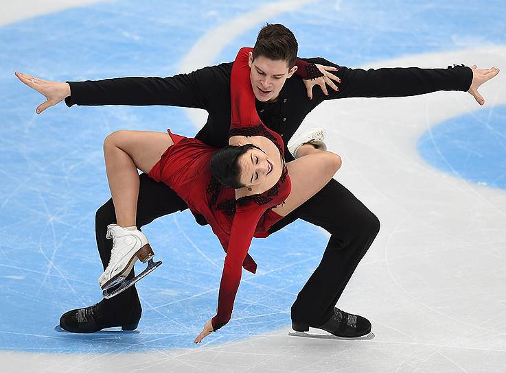 Бетина Попова и Сергей Мозгов (Россия) во время исполнения произвольной программы танцев на льду