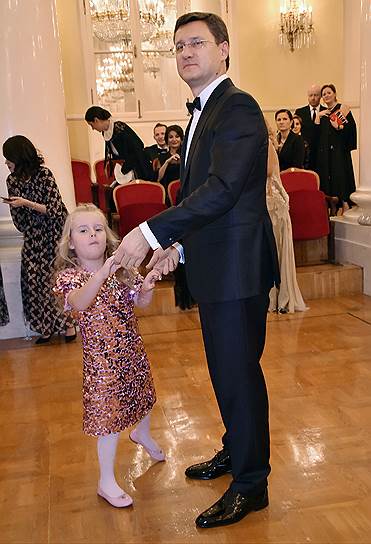 Министр энергетики России Александр Новак с младшей дочерью 