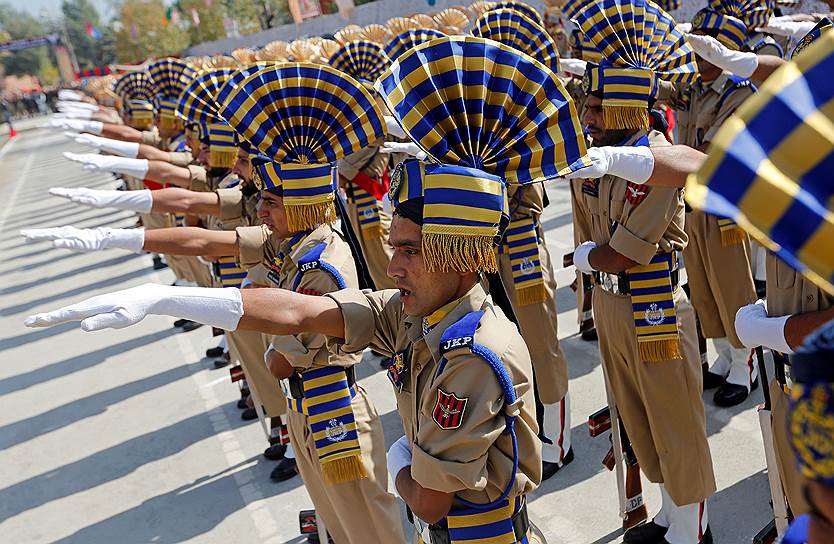 Манигам, Индия. Полицейские новобранцы приносят присягу во время парада