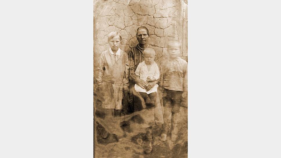 Жена и дети Павла Корякина, 30-е годы
