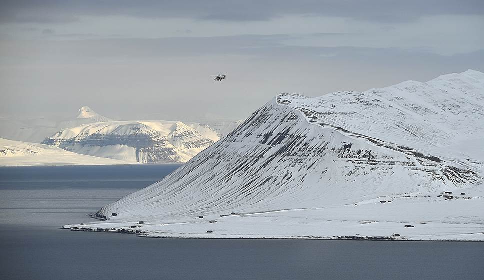 26 октября. Вертолет предприятия «Арктикуголь» разбился у берегов Шпицбергена. Восемь человек, находившиеся на борту, пропали без вести