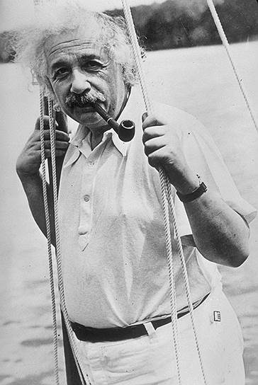 Ученый Альберт Эйнштейн &lt;br>
Дата смерти: 18 апреля 1955 года &lt;br>
Годовой доход: $10 млн

