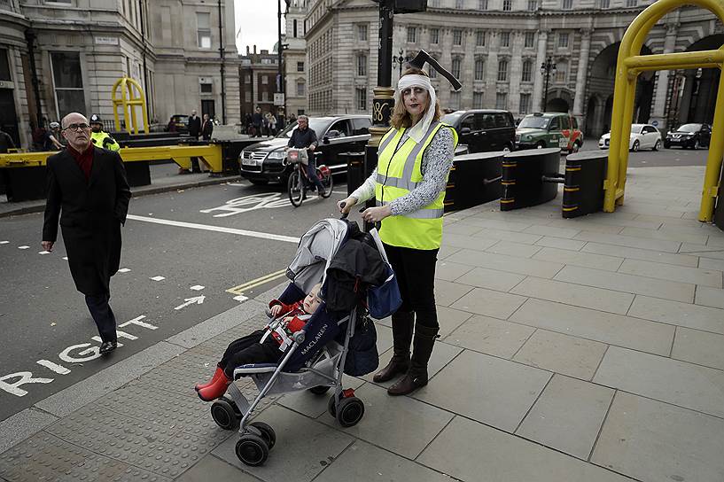 Лондон, Великобритания. Участница марша, главным требованием которого является оказание поддержки работающих матерей  