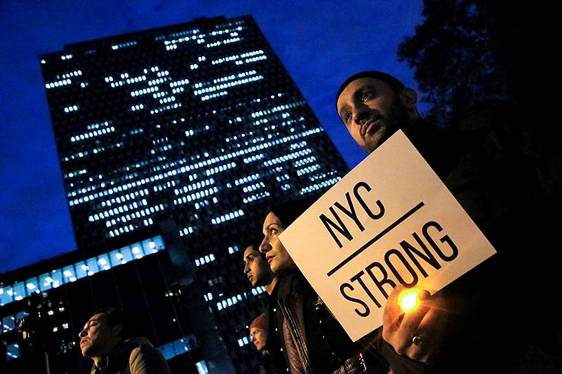 Нью-Йорк, США. Жители города проводят акцию в память о погибших при теракте на Манхэттене 31 октября