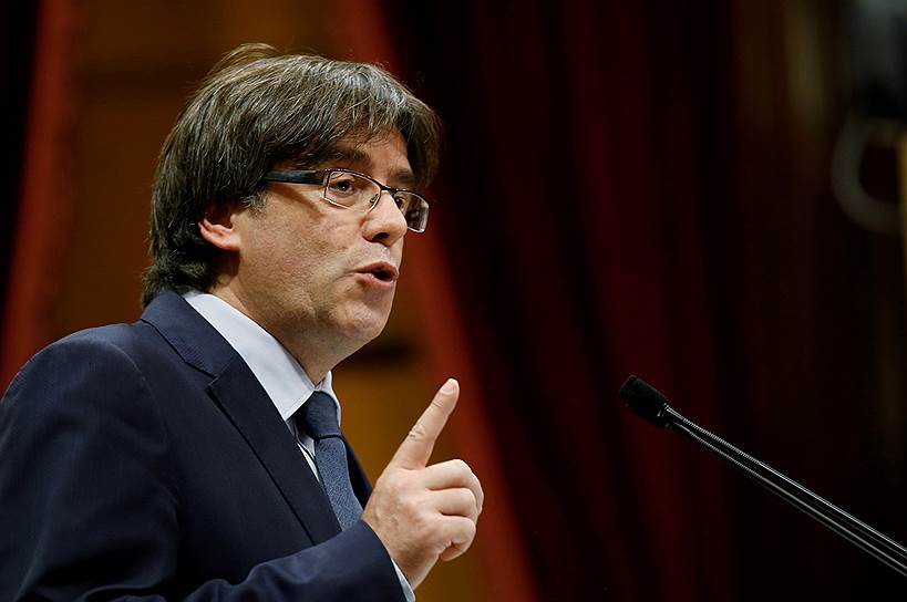 2 ноября. Испанский суд выдал ордер на арест бывшего главы Каталонии Карлеса Пучдемона и бывших членов 
правительства региона