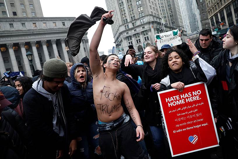 Нью-Йорк. Протестующие против иммиграционного указа 