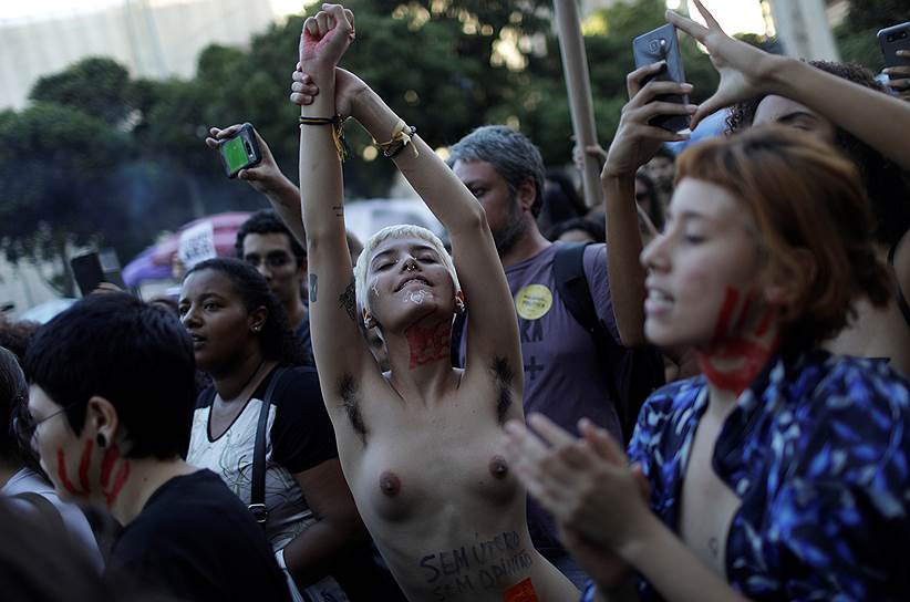 Рио-де-Жанейро, Бразилия. Акция протеста против внесения поправок о полном запрете абортов 