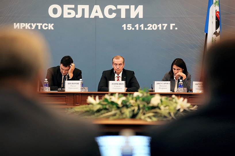 Слева направо: председатель правительства Иркутской области Руслан Болотов, губернатор Сергей Левченко, вице-спикер заксобрания Наталья Дикусарова