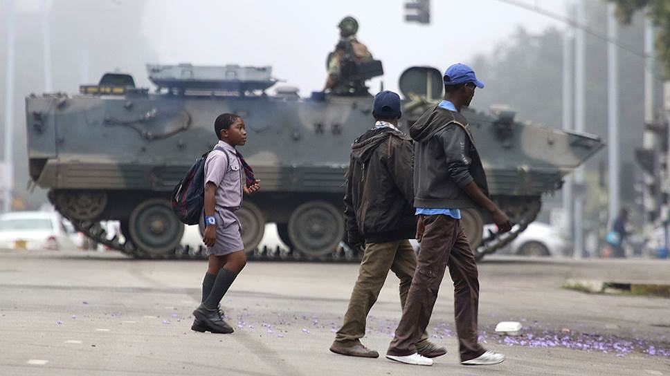Почему военные отстранили президента Роберта Мугабе от власти