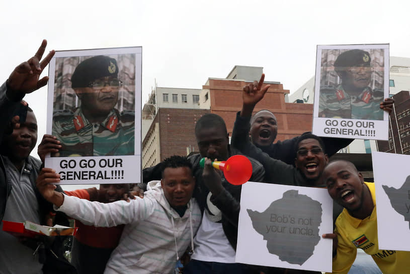 В ноябре 2017 года в стране произошел военный переворот в результате конфликта между Робертом Мугабе и вице-президентом Зимбабве Эммерсоном Мнангагвой. Во многих городах прошли массовые акции протеста против режима Мугабе