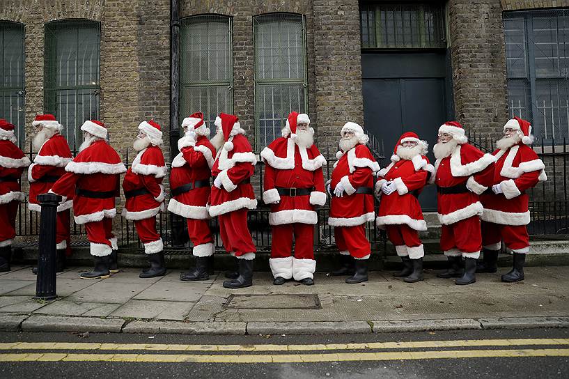 Лондон, Великобритания. Санта-Клаусы на фотосессии