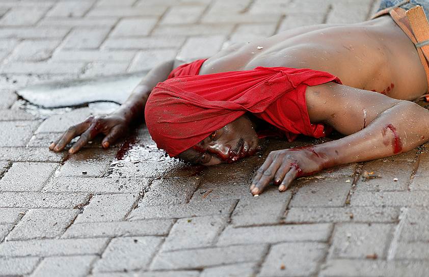Найроби, Кения. Сторонник лидера оппозиции Раила Одинги, раненный при разгоне демонстрации