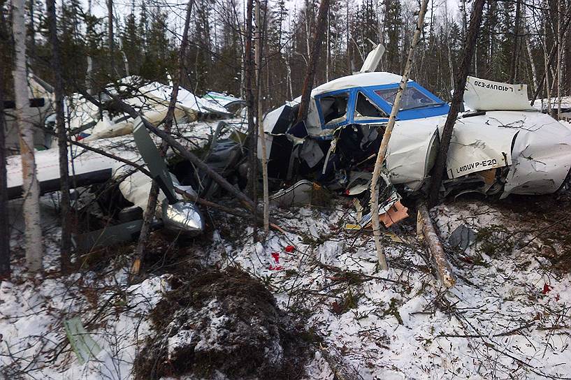 15 ноября. В Хабаровском крае разбился пассажирский легкомоторный самолет Let L-410. Погибли шесть человек