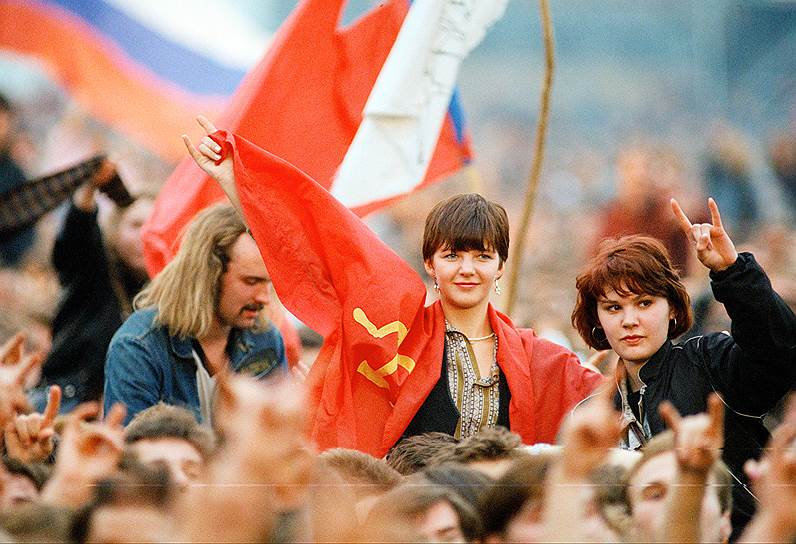 Первое и единственное выступление AC/DC в СССР (группа была запрещена в Союзе) состоялось в 1991 году на  рок-фестивале «Монстры Рока» в Тушино