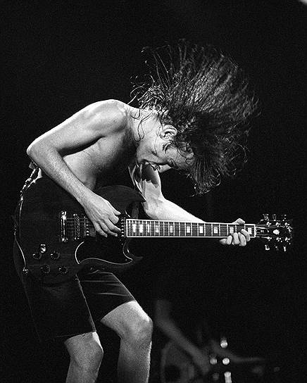 AC/DC часто называют пионерами хард-рока и хэви-метала. Сами же музыканты классифицировали свою музыку как рок-н-ролл