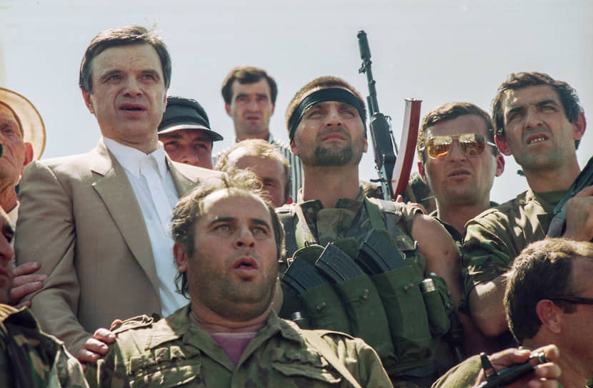 «Джохар, ты чего мне в глаза не смотришь?»&lt;br>
В 1994 году Хасбулатов организовал миротворческую миссию в Чечне, пытаясь провести переговоры между российскими властями, Джохаром Дудаевым и антидудаевской оппозицией. Однако эти попытки не увенчались успехом