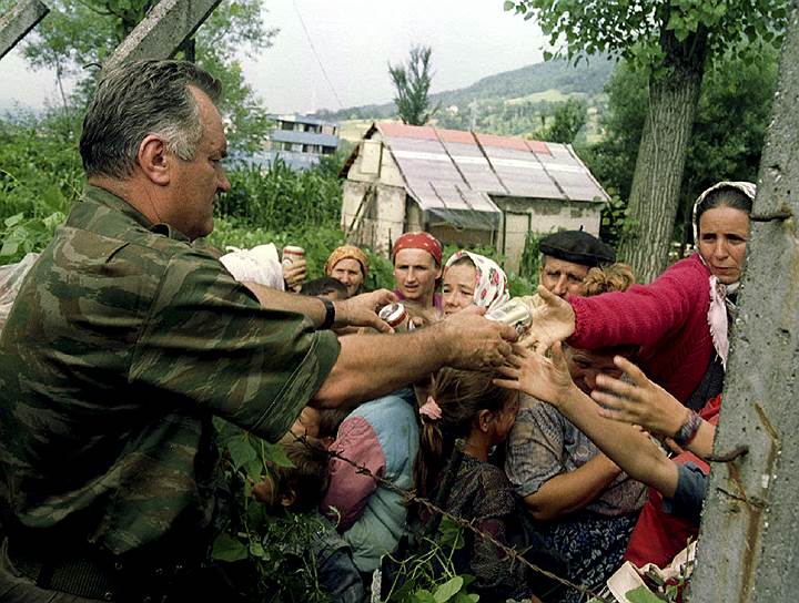 К декабрю 1992 года под его руководством сербы установили контроль над 70% территории Боснии. 24 июня 1994 года он получил звание генерал-полковника