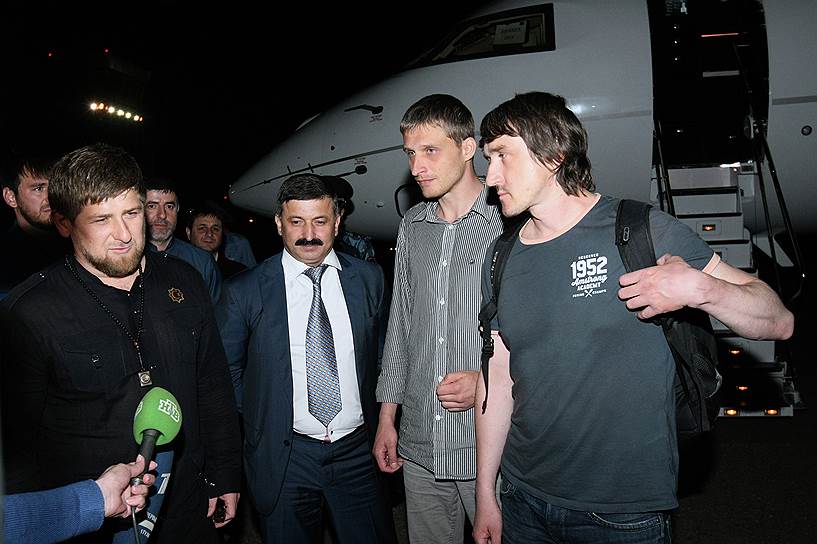 Глава Чечни Рамзан Кадыров (слева) и бывший полномочный представитель главы Чечни на Украине Рамзан Цицулаев