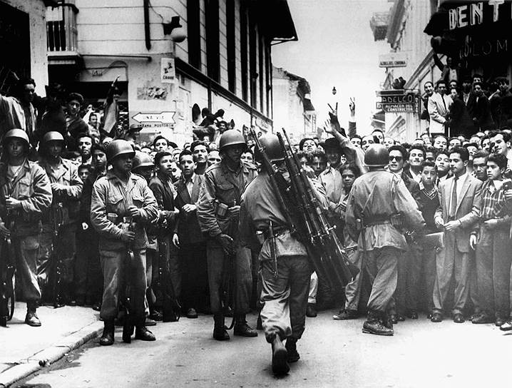 С начала 1960-х годов в Колумбии продолжался вооруженный конфликт, основными сторонами которого являлись правительство страны и леворадикальные группировки, образовавшиеся под влиянием идей кубинской революции