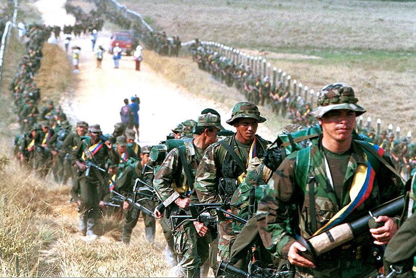 К концу 1990-х годов FARC контролировала до половины территории страны и имела военные подразделения во всех провинциях