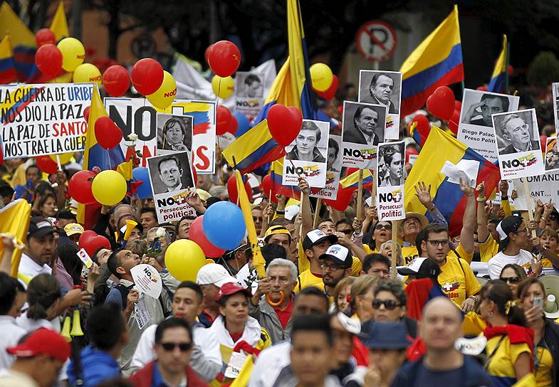 2 октября в Колумбии прошел референдум, в ходе которого 50,23% населения не поддержали заключение перемирия с FARC, за высказались 49,8%. Несмотря на итоги референдума, президент страны Хуан Мануэль Сантос пообещал, что заключенное соглашение о прекращении огня останется в силе