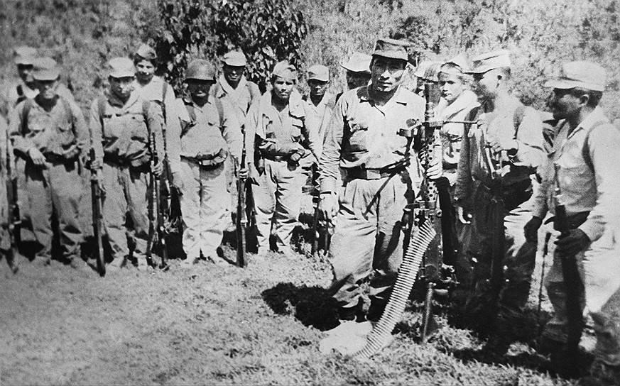Одной из крупнейших группировок стала образованная в 1964-1966 годах FARC («Революционные вооруженные силы Колумбии — Армия народа»). Изначально ее бовики выступали против лишения крестьян земли в пользу латифундистов. Основными методами борьбы стала партизанская война и террор