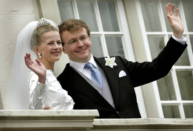 24 апреля 2004 года брачный скандал разгорелся в голландской королевской семье — принц Фризо Оранско-Нассауский женился на Мейбл Виссе-Смит. Чтобы вступить в брак принцу пришлось отказаться от претензий на престол. Ранее парламент страны не одобрил кандидатуру его невесты на том основании, что в 1980-е годы Мейбл была близкой подругой одного крупного мафиози. Со своей супругой принц Йохан прожил до своей смерти в 2013 году