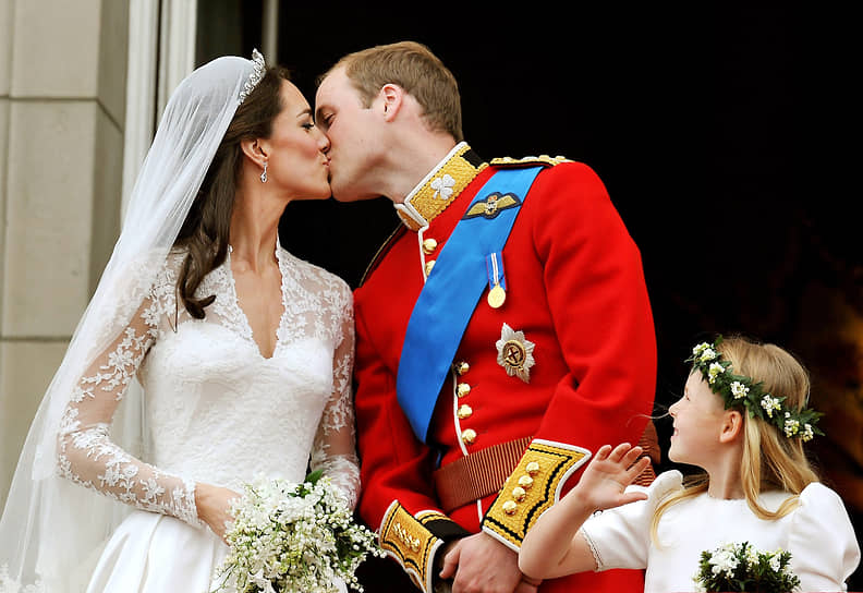 29 апреля 2011 года в Лондоне в Вестминстерском аббатстве внук королевы Елизаветы II принц Уильям обвенчался со своей возлюбленной Кейт Миддлтон, с которой познакомился во время учебы в университете. Сейчас у герцога и герцогини Кембрижских трое детей