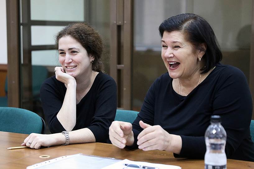 Директор Российского академического молодежного театра (РАМТ) Софья Апфельбаум (слева)