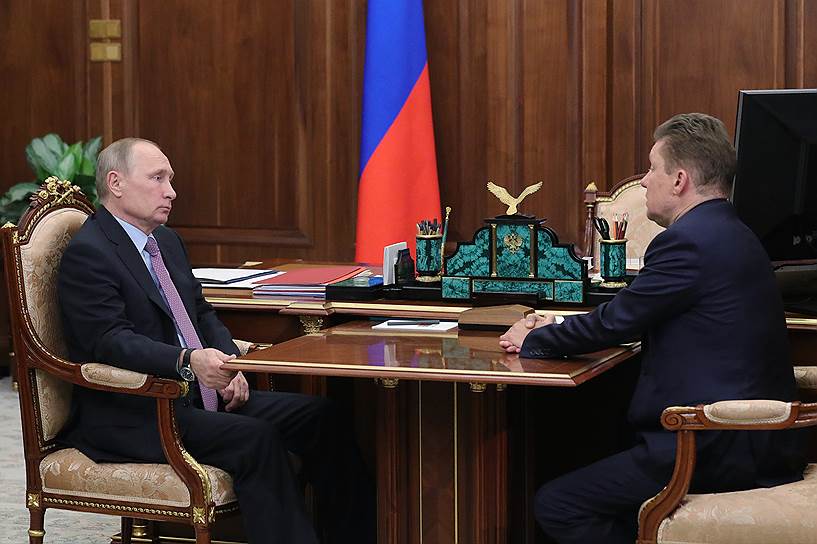 Президент России Владимир Путин (слева) и председатель правления компании «Газпром» Алексей Миллер