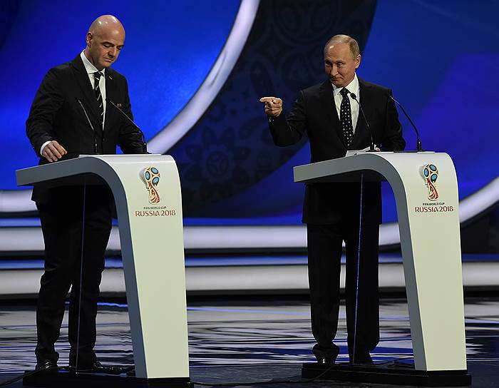 Президент ФИФА Джанни Инфантино (слева) и президент России Владимир Путин