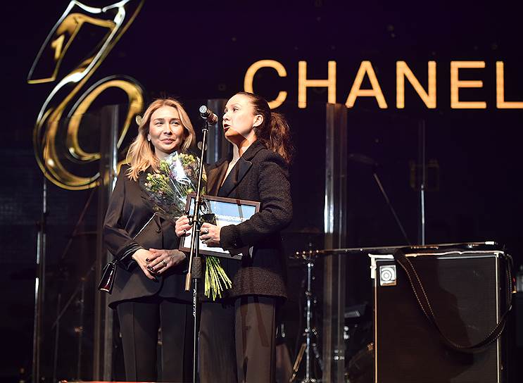 Директор рекламной службы ИД &quot;Коммерсантъ&quot; Надежда Ермоленко (слева) и директор по медиа, цифровым технологиям и СРМ, Chanel Диля Шакурова (справа) 