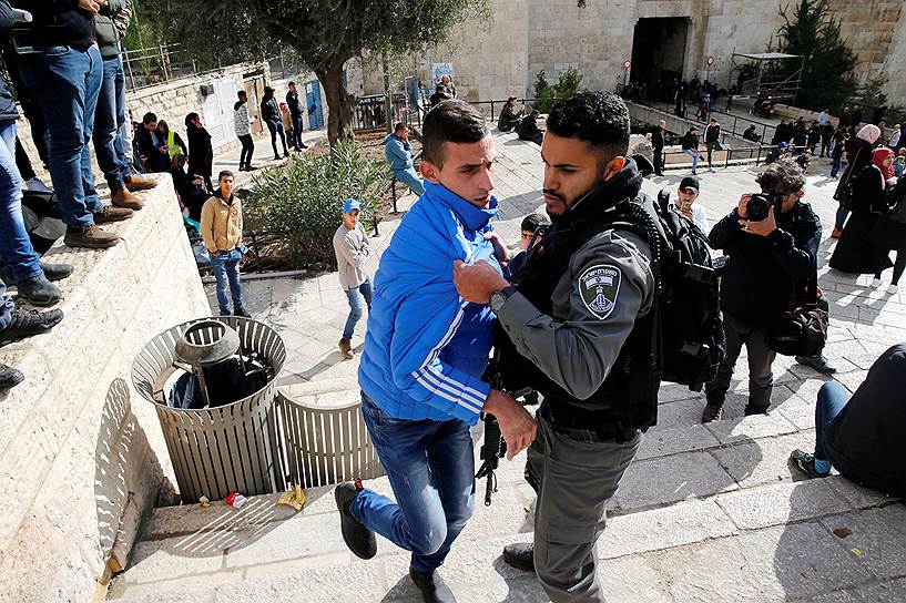Акция протеста палестинцев у Дамасских ворот в Старом городе Иерусалима