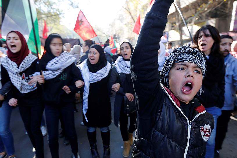 Амман, Иордания. Митингующие во время акции протеста против решения Дональда Трампа о признании Иерусалима официальной столицей Израиля и переносе туда посольства из Тель-Авива 