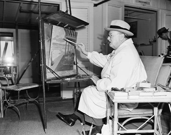 Премьер-министр Великобритании Уинстон Черчилль увлекся живописью в 40 лет и создал около 500 картин. Он занимался написанием пейзажей, работал на пленэре. Многократно посылал свои работы на конкурсы, в 1925 году на Лондонской выставке художников-любителей его картина заняла первое место. В 1947 году две его картины были приняты в Королевскую академию искусств, которая в 1948 году пожаловала ему звание почетного члена