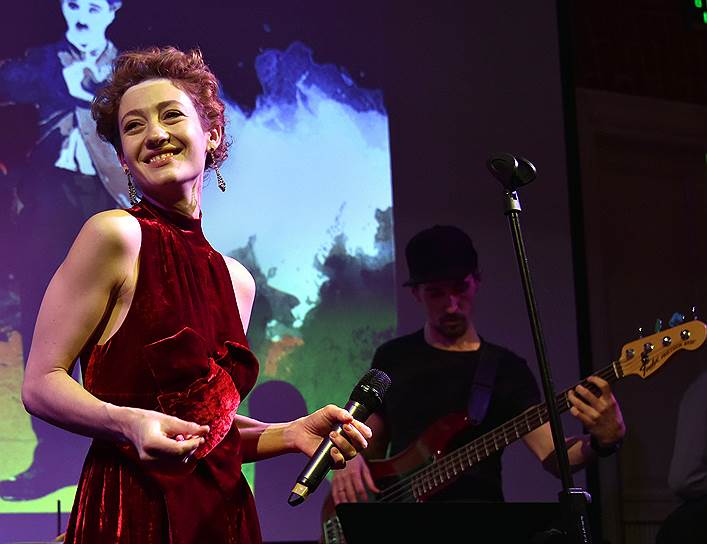 Певица Мириам Сехон на дне рождения фонда «Артист» при поддержке Вreguet в Новом Пространстве Театра Наций