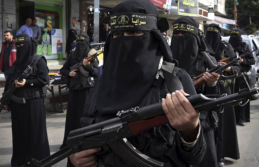 Газа, Палестина. Женское крыло группировки «Бригады Аль-Кудс» на акции против признания Иерусалима столицей Израиля со стороны США