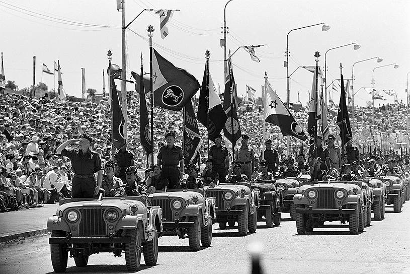 Военный парад израильской армии в Иерусалиме в честь Дня независимости в 1961 году