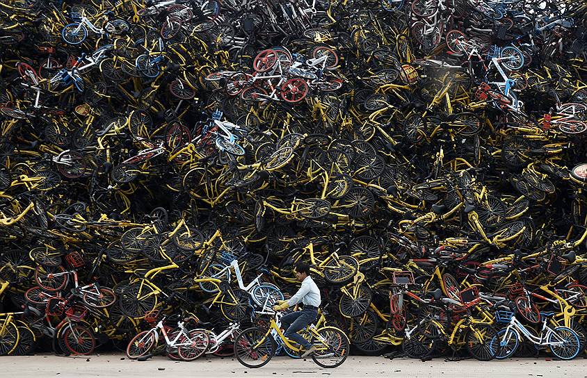 Сямэнь, Китай. Свалка прокатных велосипедов