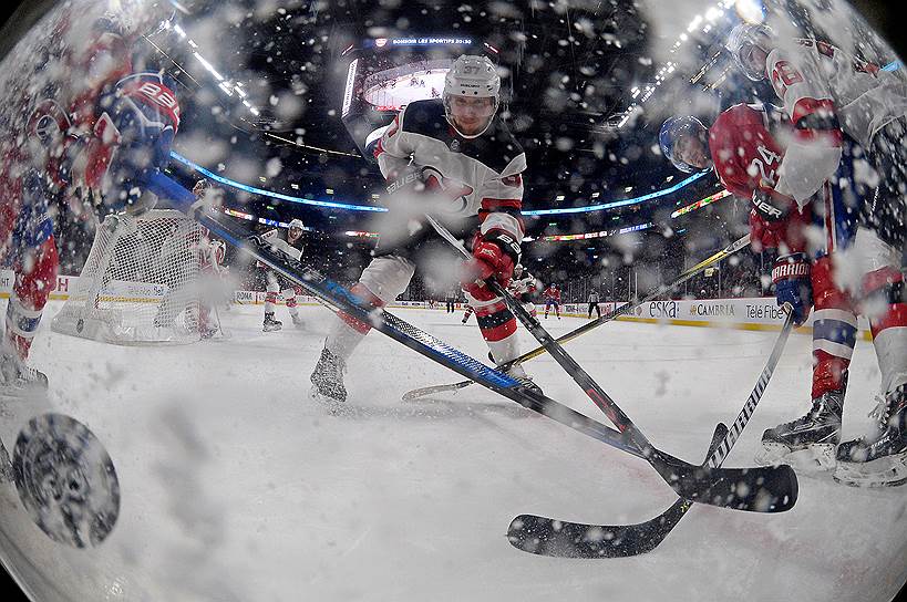 4 апреля. НХЛ объявила о неучастии своих игроков в Олимпиаде-2018 в Пхенчхане. Заметность: 1 877,16
&lt;br>На фото: матч между «Нью-Джерси» (США) и «Монреалем» (Канада)
