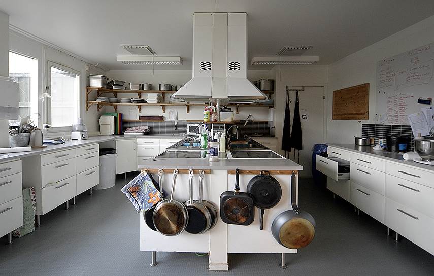 Так выглядит кухня в шведской тюрьме Норртелье
